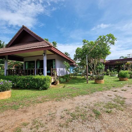 Pawarisa Resort Pathio Exterior photo